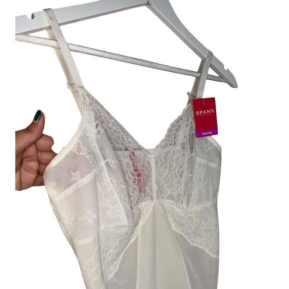 NWT SPANX Shape Clean White Bodysuit Lace Shaping Bodice Size Large - Picture 6 of 11